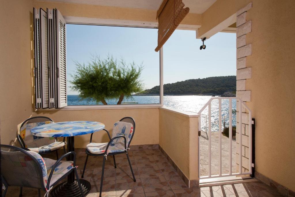 Superb Beachfront Luxury Seaview With Private Beach Milna  Dış mekan fotoğraf