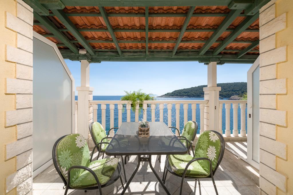 Superb Beachfront Luxury Seaview With Private Beach Milna  Dış mekan fotoğraf