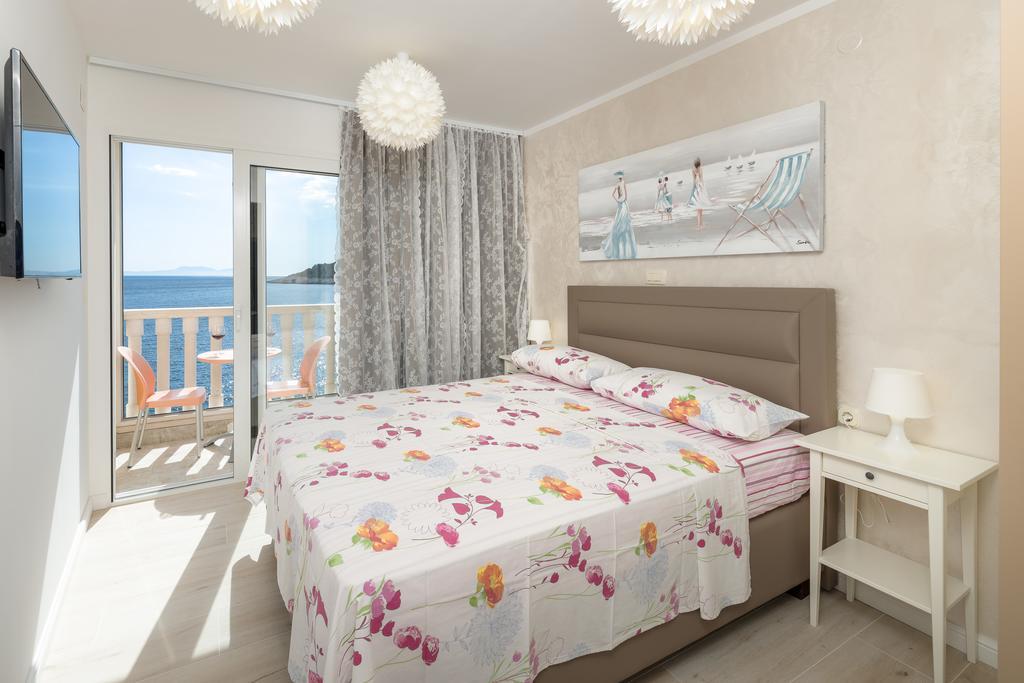 Superb Beachfront Luxury Seaview With Private Beach Milna  Dış mekan fotoğraf