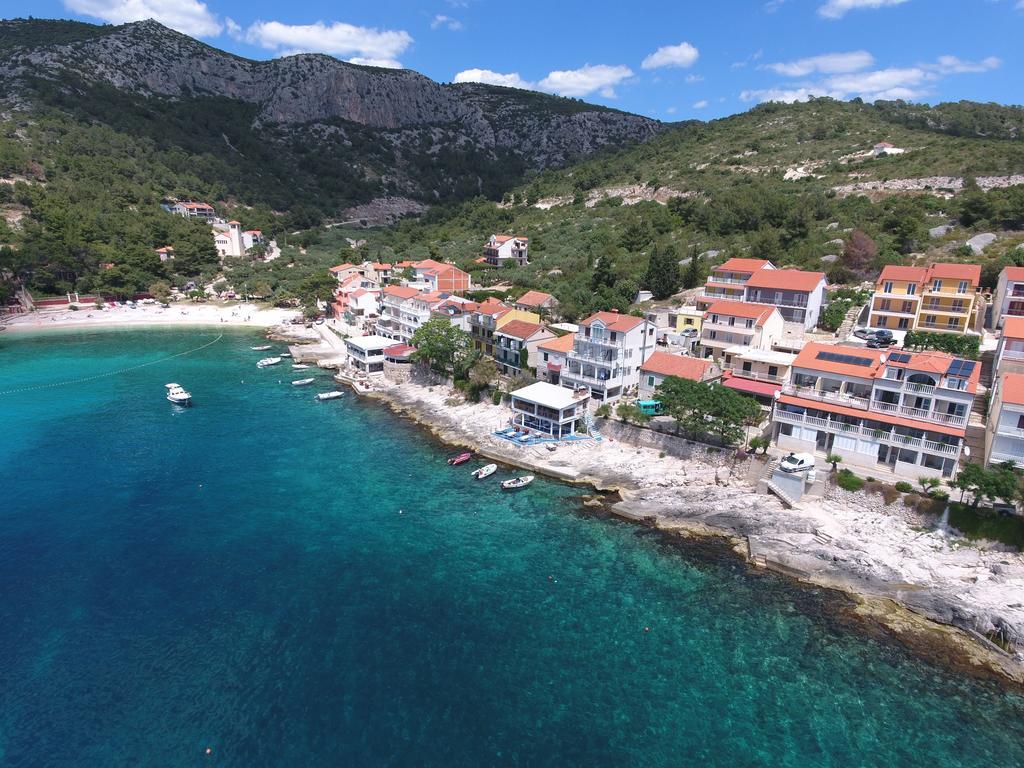 Superb Beachfront Luxury Seaview With Private Beach Milna  Dış mekan fotoğraf