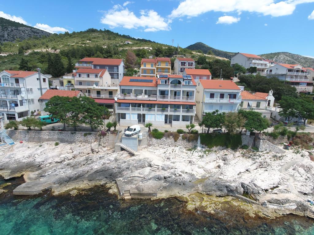 Superb Beachfront Luxury Seaview With Private Beach Milna  Dış mekan fotoğraf
