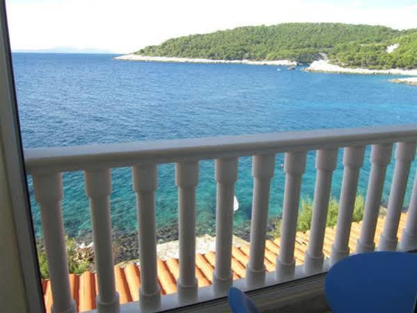 Superb Beachfront Luxury Seaview With Private Beach Milna  Dış mekan fotoğraf