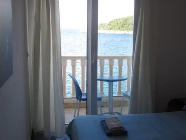 Superb Beachfront Luxury Seaview With Private Beach Milna  Dış mekan fotoğraf