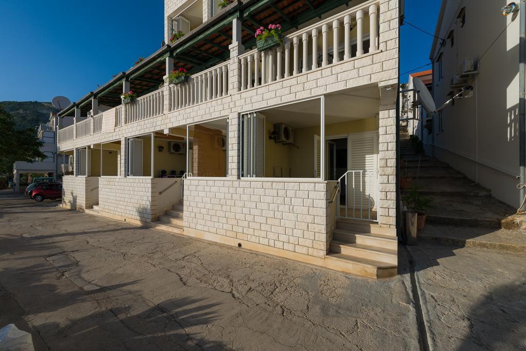 Superb Beachfront Luxury Seaview With Private Beach Milna  Dış mekan fotoğraf