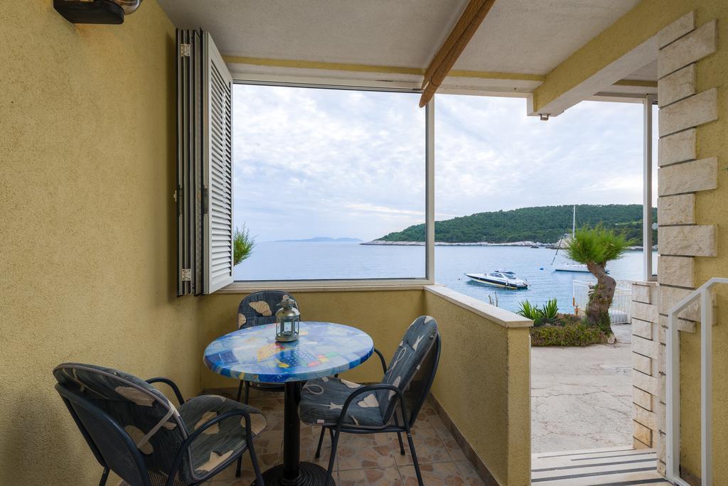 Superb Beachfront Luxury Seaview With Private Beach Milna  Oda fotoğraf
