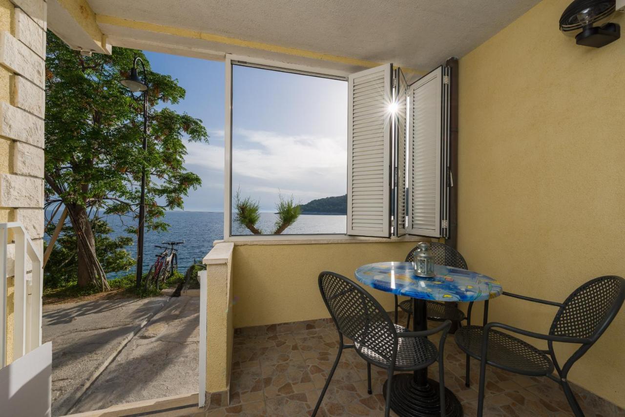 Superb Beachfront Luxury Seaview With Private Beach Milna  Dış mekan fotoğraf
